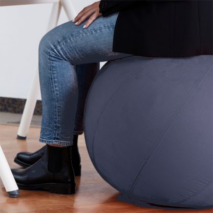 Billede af Balancebold til kontoret holder din krop i bevægelse, mens du arbejder. Behagelig polstring, praktisk ring i bunden holder bolden på plads.