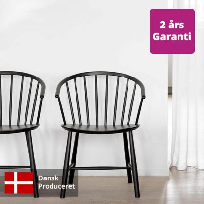 Billede af J64 stol og taburet er designet af Ejvind Johansson i 1957, og den er stadig flot og elegant.Finér sæder, ben og ryglæn er i massiv asketræ.