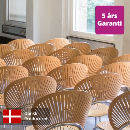 Kantinestol Trinidad, en klassisk flot, dansk design stol med skal i formspændt finer. Flot spil af lys og skygge. Designet af Nanna Ditzel.