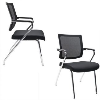 Billede af Mødestol med netryg har en god sidde komfort, og ryglænet giver luft. Stolen har armlæn og sort polstret sæde. Ideel også til caféer.