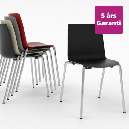 Billede af Kantine- og mødestol Vesper er en solid stol med PP skal og god sidde komfort. Stolen fås også med polstret sæde. Stel i sort eller hvid kan benyttes udendørs