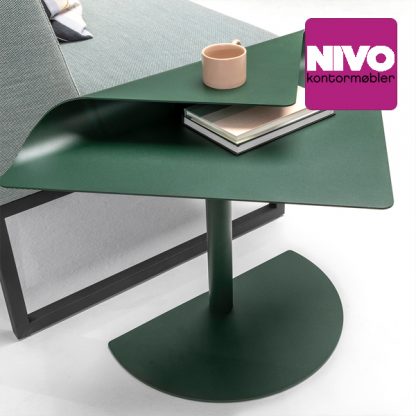 Billede af Nivo sofabord eller sidebord i et helt nyt og anderledes design. Bordene har to niveauer, frembragt af det "foldede" design. 3 størrelser.