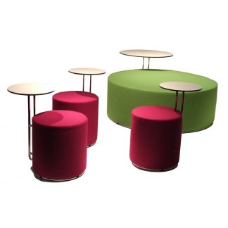 Billede af Call puffer med eller uden bord. Farverige sæder til lounge området, fås i flere størrelser. Leg med kombinationer af størrelse og farve.
