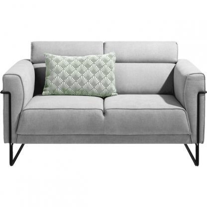 Billede af Fiskardo sofaer, prisøkonomiske, flotte og med god sidde komfort. Ryg og sæde med fyld af HR skum i høj kvalitet, som giver optimal støtte.