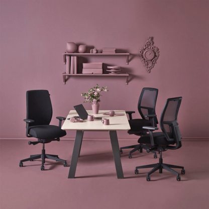 Billede af Savo Soul kontorstole, ergonomiske stole med god komfort. Fås i 3 modeller, og i hvid eller sort. Flere indstillings muligheder, fås med armlæn.