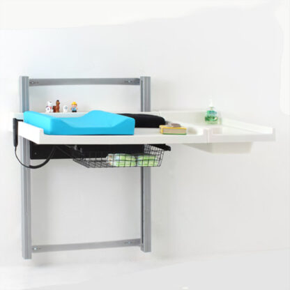 Billede af Justerbart puslebord til væg, et innovativt vægmonteret skiftebord, designet med funktionalitet i fokus. Kan tilpasses fra 29 til 101 cm i højden.